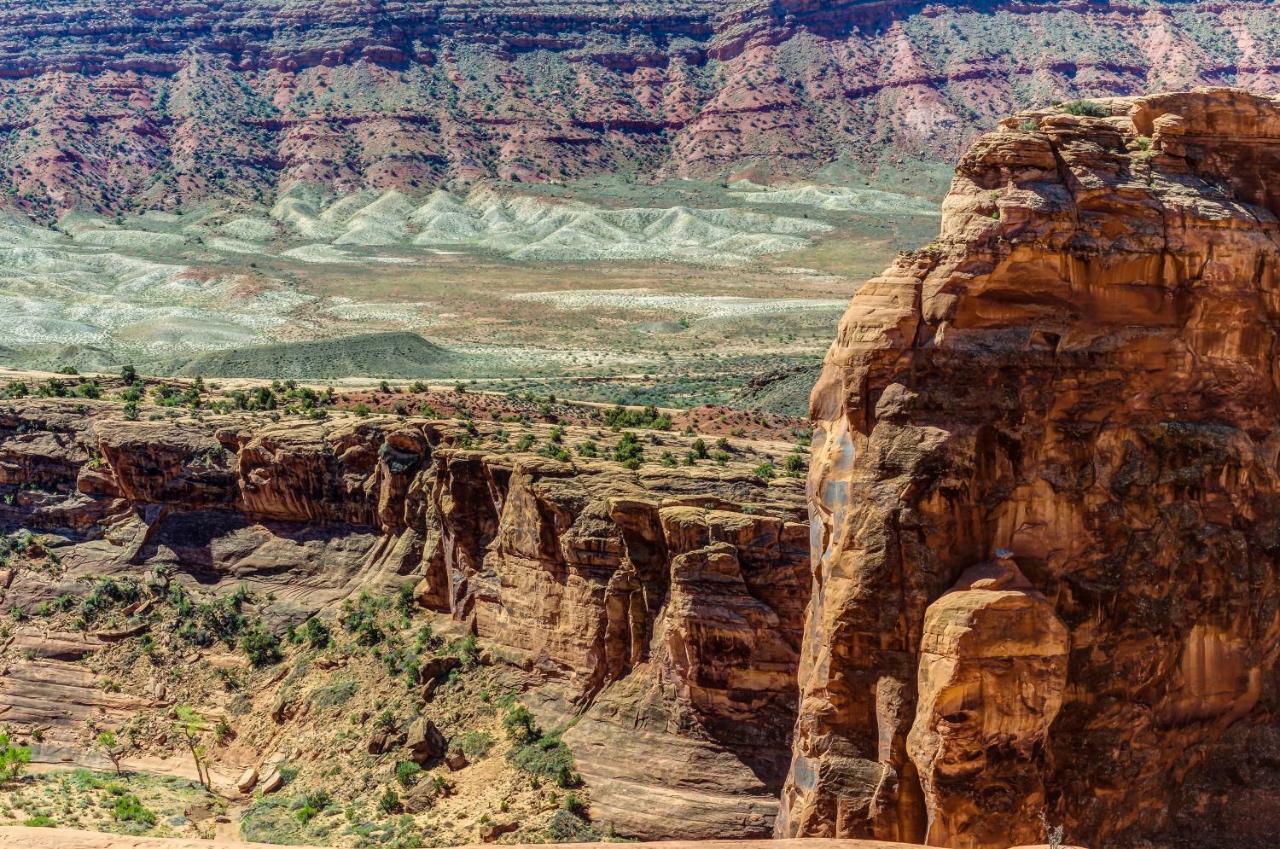 Solano Vallejo 3343 Moab Luaran gambar